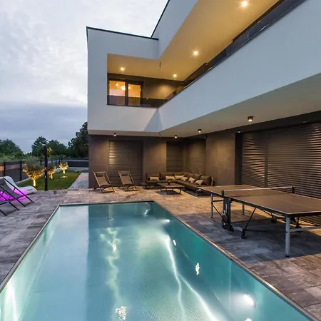 Mit Privatpool Fuer 6 Personen Ca 120 Qm In Pula-fondole, Istrien Istrische Riviera Valbandon