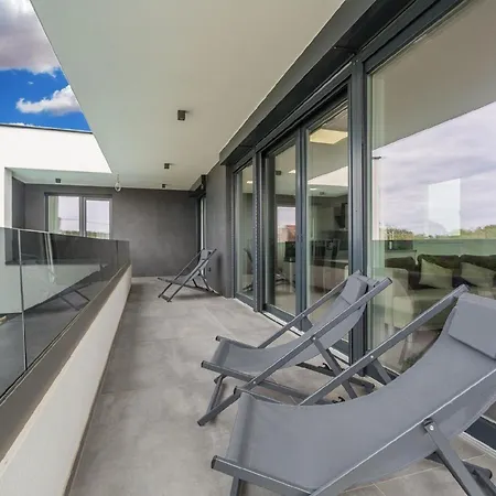 Mit Privatpool Fuer 6 Personen Ca 120 Qm In Pula-fondole, Istrien Istrische Riviera Valbandon